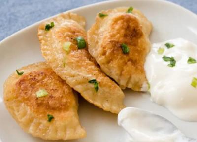 طرز تهیه پیراشکی مرغ و قارچ در فر، تابه و توستر