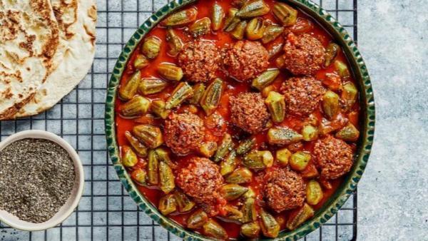 طرز تهیه خورش بامیه با کوفته قلقلی طرز تهیه خورش بامیه با کوفته قلقلی